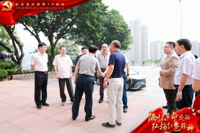 富貓集團(tuán)與周恩來、朱德、張?jiān)埔莺笕斯餐拺迅锩闰?qū)